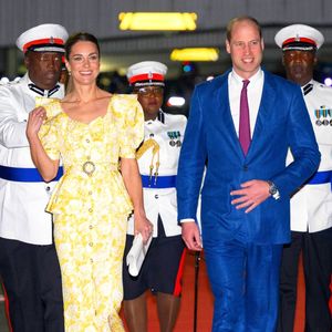 Le prince William et Catherine (Kate) Middleton quittent les Bahamas depuis l'aéroport international Lynden Pindling. Ce départ marque la fin de leur tournée dans les Caraïbes, au nom de la reine pour célébrer son jubilé de platine. Le 26 mars 2022.
©Backgrid UK/ Bestimage