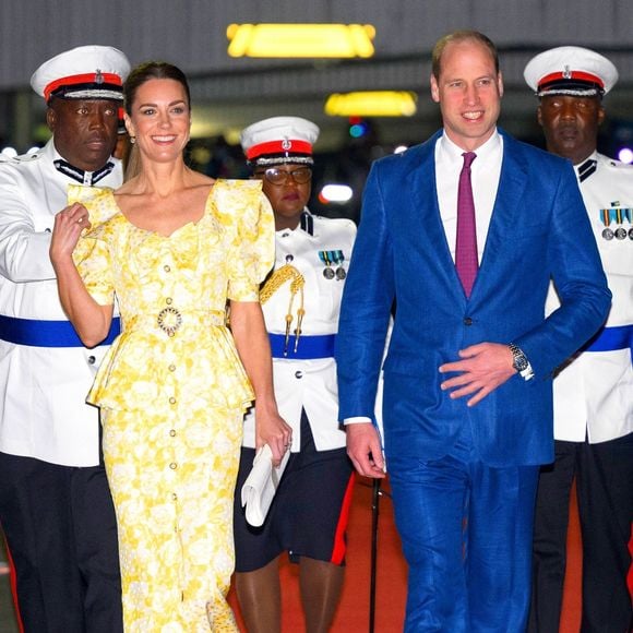 Le prince William et Catherine (Kate) Middleton quittent les Bahamas depuis l'aéroport international Lynden Pindling. Ce départ marque la fin de leur tournée dans les Caraïbes, au nom de la reine pour célébrer son jubilé de platine. Le 26 mars 2022.
©Backgrid UK/ Bestimage