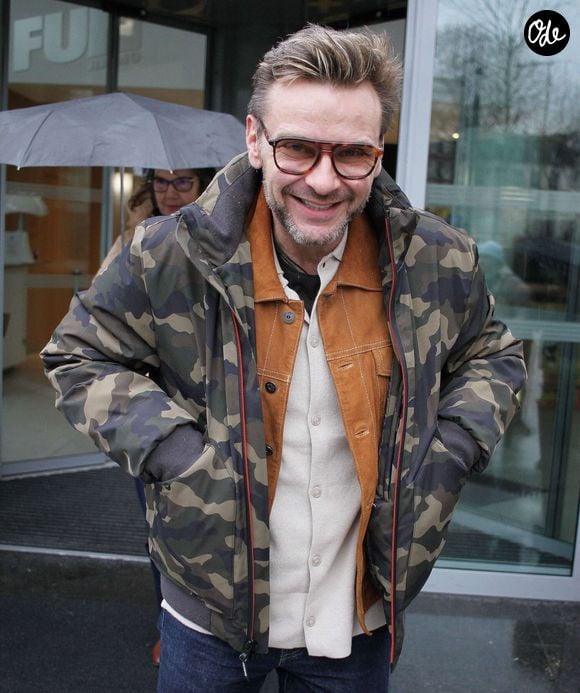 Jeanfi Janssens à la sortie de l'émission de radio Les Grosses Têtes sur RTL à Neuilly-sur-Seine le 28 janvier 2026. © Jonathan Rebboah/PsnewZ/Bestimage