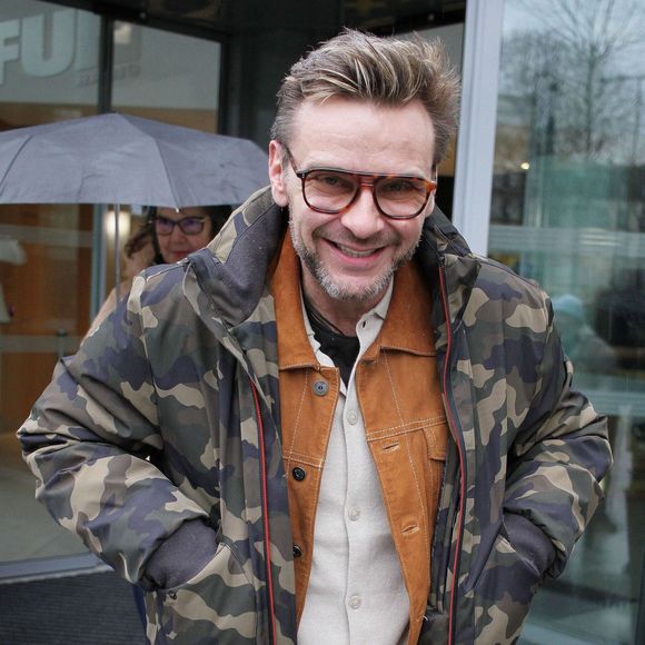 Jeanfi Janssens à la sortie de l'émission de radio Les Grosses Têtes sur RTL à Neuilly-sur-Seine le 28 janvier 2026. © Jonathan Rebboah/PsnewZ/Bestimage