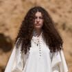 Athena Accorsi, 16 ans, marche sur les traces de sa mère : la fille de Laetitia Casta a défilé pour une célèbre marque