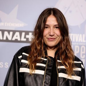 Izïa Higelin (membre du jury) au photocall de la cérémonie d'ouverture du 28ème Festival International du Film de Comédie à l'Alpe d'Huez le 13 janvier 2025.
© Dominique Jacovides / Bestimage