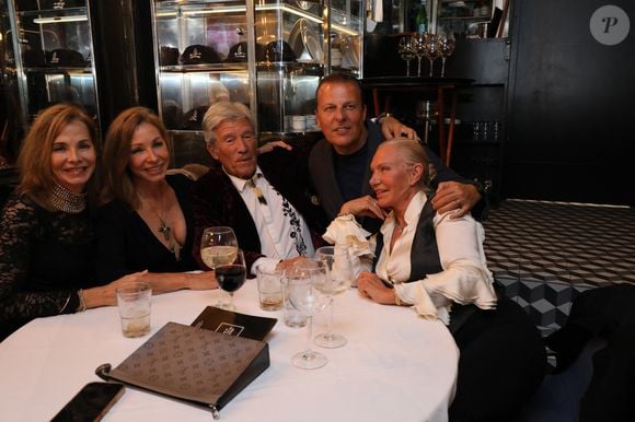 Youri Djorkaeff et Jean Roch - Jean Roch a reçu ses amis pour fêter la fermeture de son célèbre club privé, "VIP Room" à Saint-Tropez, après 29 ans d'existence, le 5 avril 2026. Après un dernier week-end de fête, du 3 au 5 avril 2026, le célèbre établissement sera remplacé par le "Lilly's Club".
© Franz Chavaroche / Bestimage