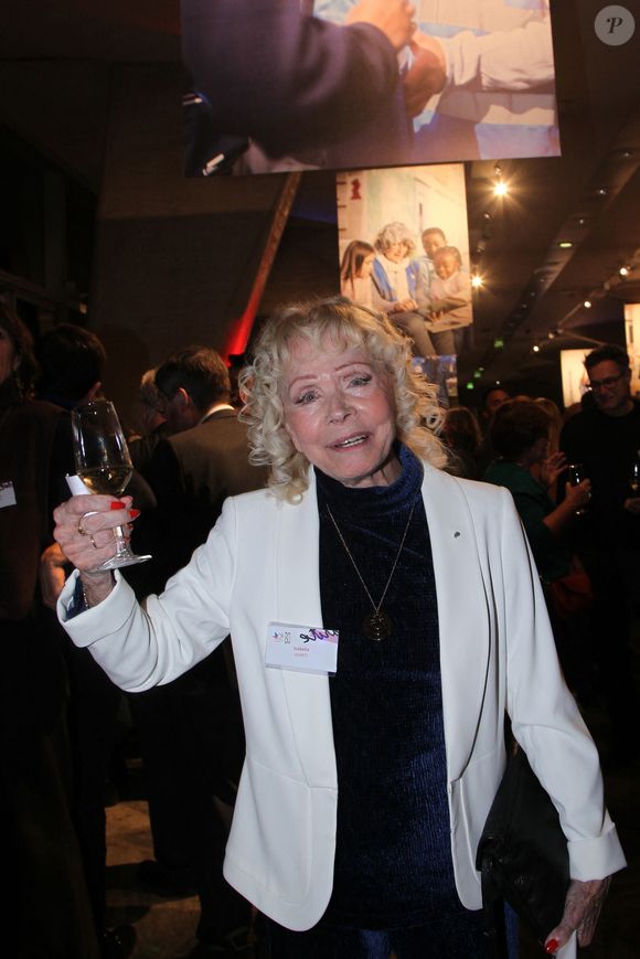 Sa carrière a débuté dans les années 1960 avec le succès du morceau Un premier amour et sa victoire au Concours Eurovision de la chanson.

Isabelle Aubret lors de la soirée des 80 ans du Secours Populaire à l'Unesco, Paris le 3 décembre 2025.

© Philippe Baldini / Bestimage