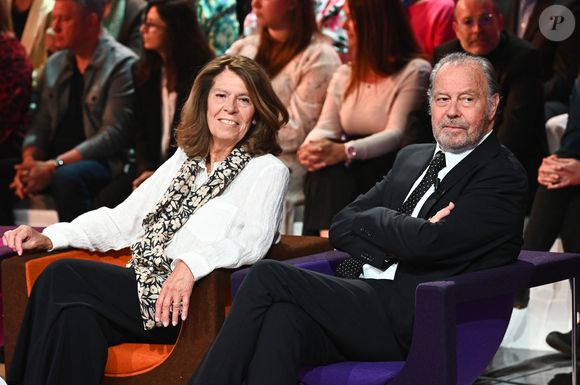 Exclusif - Michel Leeb et sa femme Beatrice Leeb lors de l'enregistrement de l'émission "Famille je vous aime" présentée par M. Drucker et qui sera diffusée le 13 juin 2025 sur France 3, aux Studios rive gauche à Paris, France, le 15 avril 2025. © Clovis-Gaffiot/Bestimage
