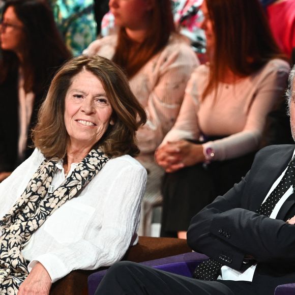 Exclusif - Michel Leeb et sa femme Beatrice Leeb lors de l'enregistrement de l'émission "Famille je vous aime" présentée par M. Drucker et qui sera diffusée le 13 juin 2025 sur France 3, aux Studios rive gauche à Paris, France, le 15 avril 2025. © Clovis-Gaffiot/Bestimage