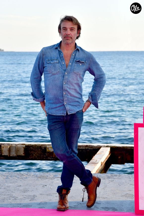 Cette mésaventure lui a servi de leçon : il a arrêté les nuits blanches avant les tournages.

Patrick Puydebat durant le photocall sur le ponton du Majectic pour la série "Les Mystères de l'Amour" dans le cadre de Canneseries saison 3 au Palais des Festivals à Cannes, le 10 octobre 2020. Canneseries se déroule du 9 au 14 octobre avec des mesures sanitaires importantes dues au COVID-19. © Bruno Bebert / Bestimage
