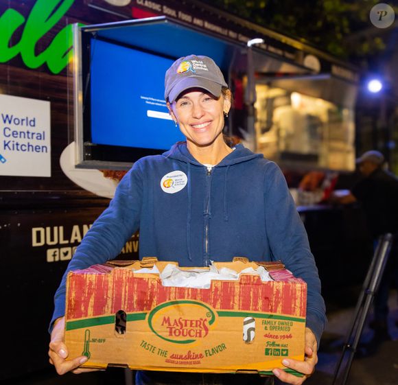 Jennifer Garner apporte son aide en participant à la World Central Kitchen qui sert des repas aux victimes des feux en Californie
