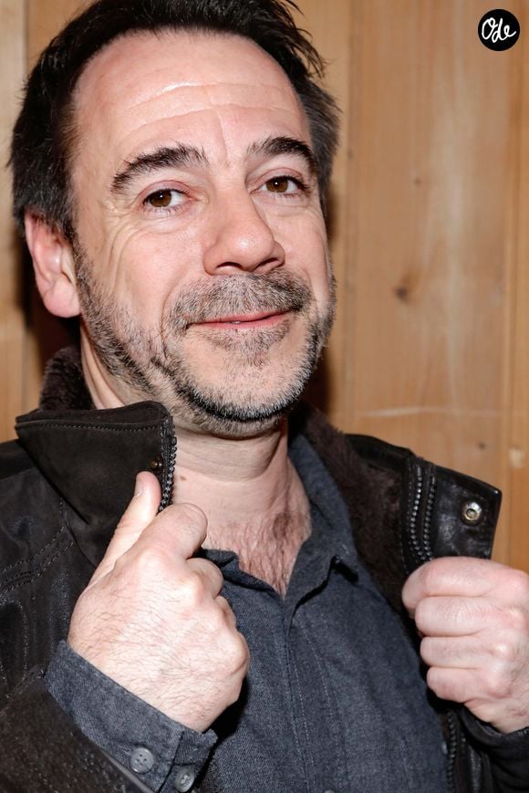 Michel Bussi posant lors d'une séance photo à Paris, en France, en mars 2017. Photo : VIM/ABACAPRESS.COM