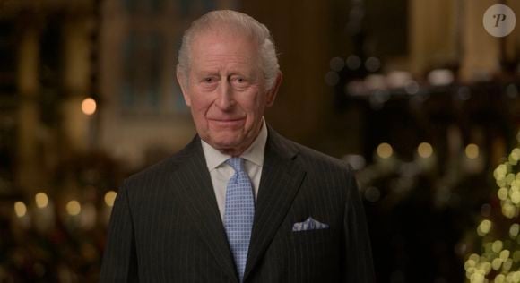 Le roi Charles III d'Angleterre souhaite un joyeux Noël à ses compatriotes depuis la chapelle de l'abbaye de Westminster. Photo par JLPPA / Bestimage