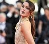Le résultat final de cette séance s'est avéré particulièrement visible et problématique dès le lendemain matin. 

Diane Leyre - Montée des marches du film « La vie d’une femme » lors du 79ème Festival International du Film de Cannes, le 13 mai 2026. © Jacovides-Moreau / Bestimage