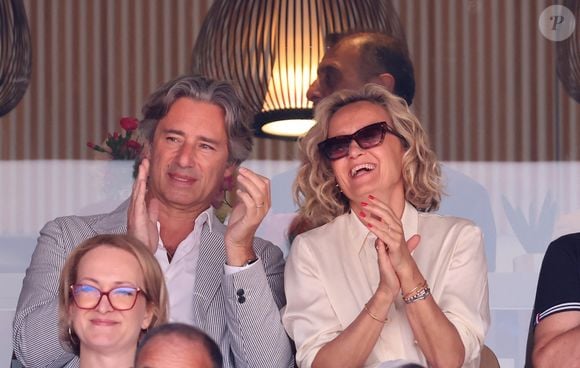 Laurent Solly et sa femme Caroline Roux - Célébrités dans les tribunes de la finale homme des Internationaux de France de tennis de Roland Garros 2024 à Paris le 9 juin 2024. © Jacovides-Moreau/Bestimage