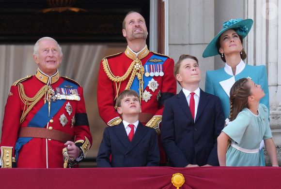 Il souhaite le meilleur pour les princes George et Louis et la princesse Charlotte.

Le roi Charles III d'Angleterre le prince William, prince de Galles, Le prince Louis de Galles, Le prince George de Galles, Catherine (Kate) Middleton, princesse de Galles, La princesse Charlotte de Galles - Les membres de la famille royale britannique au balcon de Buckingham Palace lors de la cérémonie Trooping the Colour à Londres, le 14 juin 2025. 
© Jams Whatling / Bestimage