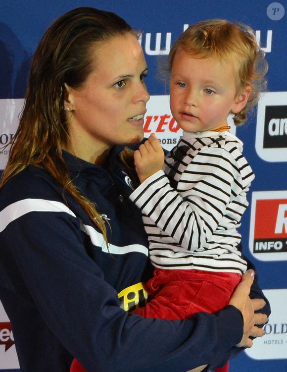 Elle est devenue maman pour la première fois en pleine carrière.

Laure Manaudou et sa fille Manon lors des Championnats d'Europe de natation courte distance à Chartres, France, le 24 novembre 2012. Photo de Christian Liewig/ABACAPRESS.COM