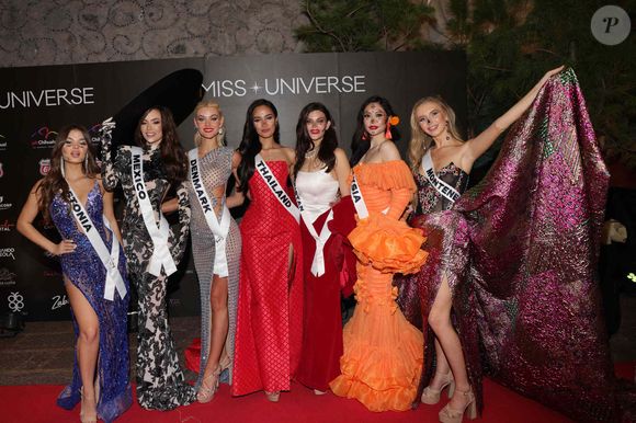 (de gauche à droite) Miss Estonie Valeria Vasilieva, Miss Mexique María Fernanda Beltrán, Miss Danemark Victoria Kjaer Theilvig, Miss Thaïlande Suchata Chuangsri, Miss Ouzbékistan Nigina Fakhriddinova, Miss Malaisie Sandra Lim, Miss Monténégro Rumina Ivezaj assistent au tapis rouge du Gala Miss Univers Catrinas à l'Antiguo Colegio de las Vizcainas à Mexico City, Mexique, le 1er novembre 2024. Photo by Yamak Perea/ Eyepix Group/ABAPRESS.COM