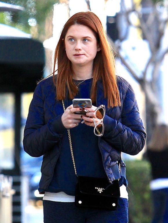 Bonnie Wright se promène avec son téléphone à la main à Beverly Hills
Los Angeles, le 28 Janvier
FAMEFLYNET / BESTIMAGE