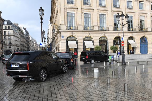 Arrivée sous très haute protection de Kim Kardashian à l'aéroport du Bourget la veille de son audition au procès de la rue tronchet des "Papys braqueurs" de Kim Kardashian à Paris le 12 mai 2025. @Agence / Bestimage
