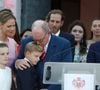 et Jacques, prince héréditaire

Charlotte Casiraghi, Prince Albert II de Monaco, Andrea Casiraghi, Prince Jacques Grimaldi, Princesse (princesse) Gabriella Grimaldi, Princesse (princesse) Charlene de Monaco, Louis Ducruet, lors de la célébration des 20 ans de règne du Prince Albert II de Monaco, sur la place du Palais à Monte, Carlo, Monaco, le 19 juillet 2025. Cyril Dodergny/Nice Matin/Bestimage