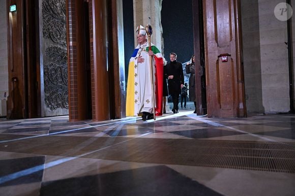 Mgr Laurent Ulrich, archevêque de Paris et Emmanuel Macron, président de la République Française lors de la cérémonie de réouverture de la cathédrale Notre-Dame de Paris, le 7 décembre 2024. Joyau de l’art gothique, lieu de culte et de culture, symbole universel de la France et de son histoire, la cathédrale de Notre-Dame de Paris rouvre ses portes les 7 et 8 décembre, cinq ans après le terrible incendie qui l’avait ravagée le 15 avril 2019. © Eric Tschaen/Pool/Bestimage