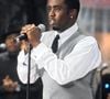 Lors du procès, elle est également revenue sur l'attitude de P.Diddy un soir où elle était à bout : "Sean est rentré et je lui ai dit que je venais de vomir et il était genre : c'est bien, tu vas te sentir mieux. On y va parce que le gars est là, le troisième gars."
Sean 'Diddy' Combs fait une apparition dans le 'Today Show' de NBC au Rockefeller Center à New York City, NY, USA le 20 octobre 2006. Photo by Dennis Van Tine/ABACAPRESS.COM