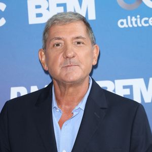 T18 a d'ailleurs confirmé sa volonté de garder intact ce grand rendez-vous de fin de semaine dédié à la culture.

Yves Calvi lors de la conférence de presse de rentrée de BFM TV - RMC, du groupe Altice France, à Paris, en France, le 31 août 2023. © Coadic Guirec/Bestimage