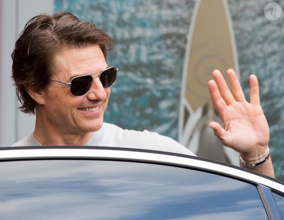 Londres - Tom Cruise et son fils Connor arrivant à l'héliport de Londres Battersea.
©Backgrid UK/ Bestimage