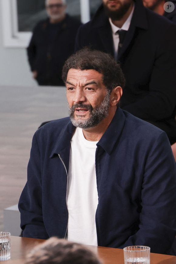Exclusif - Ramzy Bedia - Plateau de l'émission "C à vous" lors du 78ème Festival International du Film de Cannes le 17 mai 2025. © Jack Tribeca / Bestimage