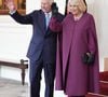 L'absence du couple royal britannique a fait jazzer les commentateurs !
Le roi Charles III et la reine Camilla font officiellement leurs adieux à l'émir du Qatar, le cheikh Tamim bin Hamad Al Thani, et à son épouse, la cheikha Jawaher, alors qu'ils quittent le palais de Buckingham à Londres, le dernier jour de leur visite d'État au Royaume-Uni. Londres, Royaume-Uni, le 4 décembre 2024.