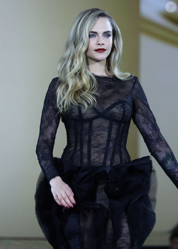 Cara Delevingne au défilé « L' OREAL » Collection Prêt-à-Porter Printemps-Été 2026 lors de la Fashion Week de Paris (PFW), le  29 Septembre 2025.
© Denis Guignebourg / Bestimage