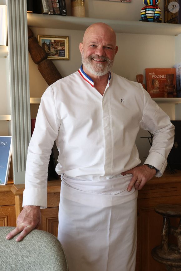 Exclusif - Le chef Philippe Etchebest dans les cuisines de son restaurant "Maison Nouvelle" à Bordeaux, le 11 avril 2025. ©Jean-Marc Lhomer/Bestimage.