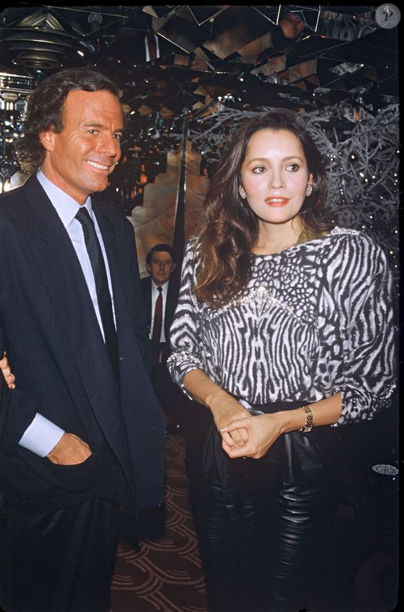 Archive - Julio Iglesias et Isabel Preysler à Paris