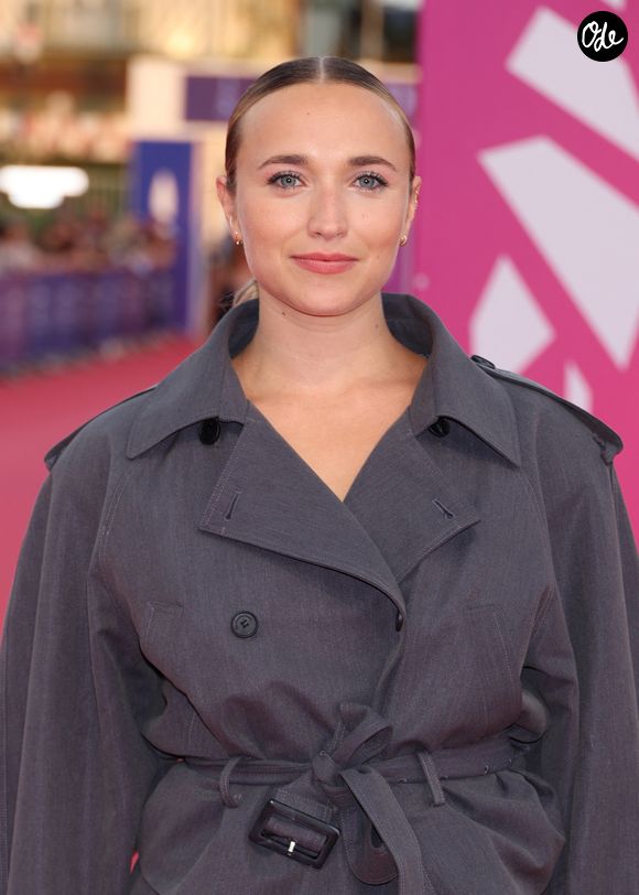 Entre détente, gastronomie et glamour, elle profite pleinement de cette destination très prisée.

Chloe Jouannet - Tapis rouge pour la projection du film "Bugonia" lors du 51éme Festival du Cinema Américain de Deauville le 6 septembre 2025. © Denis Guignebourg/Bestimage