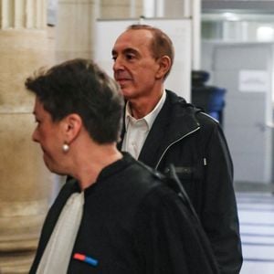 L'animateur et producteur de télévision français Jean-Marc Morandini arrive avec son avocate Florence Rault au palais de justice (tribunal) de Paris, France, le 27 novembre 2024, avant une audience de son procès en appel pour "corruption de mineurs" sur trois adolescents entre 2009 et 2016. © Christophe Clovis/Bestimage