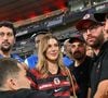 Jamel Debbouze l’a notamment taquiné sur son ancienne histoire avec Iris Mittenaere qui partage désormais la vie du rugbyman Antoine Dupont.


Iris Mitteneare, son compagnon Antoine Dupont et son frère Clément Dupont à l'issue de la victoire des Toulousains en finale du Top 14, face à Montpellier (28 - 20) au stade de France, le 27 juin 2026.

© Christian Liewig / Bestimage