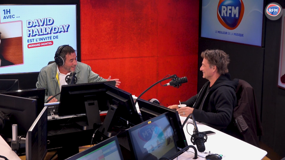 Invité de l’émission "1 heure avec" de Bernard Montiel sur RFM ce dimanche 26 octobre 2025, David Hallyday a pu revenir sur son garçon de 21 ans dont le physique fait beaucoup parler.

David Hallyday sur le plateau de "1 heure avec" de Bernard Montiel sur RFM -  26/10/2025