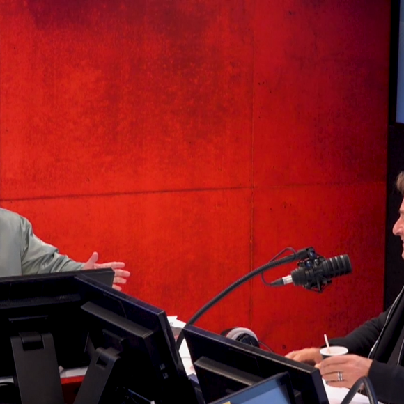 Invité de l’émission "1 heure avec" de Bernard Montiel sur RFM ce dimanche 26 octobre 2025, David Hallyday a pu revenir sur son garçon de 21 ans dont le physique fait beaucoup parler.

David Hallyday sur le plateau de "1 heure avec" de Bernard Montiel sur RFM -  26/10/2025