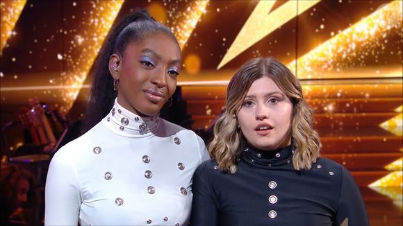 Face aux tensions provoquées par des vagues de cyberharcèlement ayant touché Ebony, Clara Luciani a conclu sur une note d’espoir et d’encouragement.

Marine et Ebony, candidates de la "Star Academy 2024" / TF1