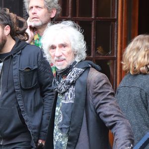 Louis Bertignac - People à la sortie de l'hommage à Jacques Higelin au Cirque d'Hiver à Paris le 12 avril 2018.