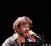 On y apprend grâce au témoignage de Lio comment les deux artistes se sont rencontrés. 

Exclusif - Bertrand Cantat (ex-membre du groupe "Noir Désir" et actuel membre du groupe "Détroit") fait une pause dans sa carrière musicale et se lance dans une tournée de lecture de textes poétiques avec deux musiciens autour de lui. Son nouveau spectacle de lecture (Condor Live) est tiré du livre "Condor" de Caryl Ferey. C'est une oeuvre allégorique et hallucinée, d'un couple fuyant la mort dans le Chili d'après Pinochet. Cenon, le 22 septembre 2016.
© Patrick Bernard/ Bestimage