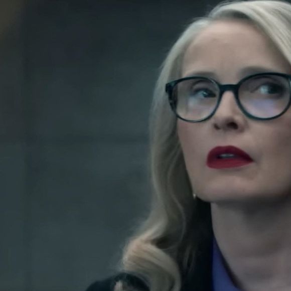 Julie Delpy jouant le rôle de la présidente de la République française dans le thriller baptisé Hostage, mis en ligne sur Netflix le jeudi 21 août 2025.
Crédit : Backgrid UK/ Bestimage