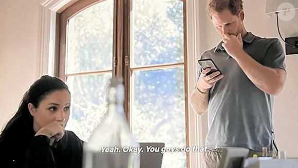Le documentaire Netflix "Harry & Meghan" révèle le moment où le prince Harry partage un texte de William avec sa femme Meghan après les retombées de leur interview à Oprah.