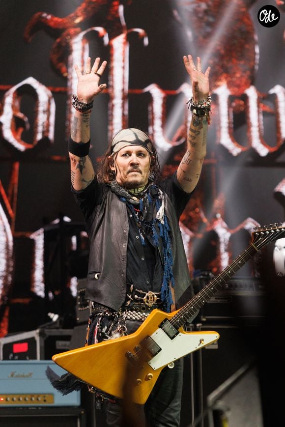 Cette tournée lui permet de renouer avec la musique, sa première passion bien avant sa carrière à Hollywood.

Johnny Depp - Concert du groupe Hollywood Vampires à l'Adidas Arena à Paris le 26 août 2026. © Jasmine Aissaoui / Bestimage