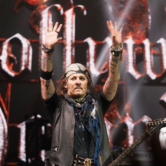 Cette tournée lui permet de renouer avec la musique, sa première passion bien avant sa carrière à Hollywood.

Johnny Depp - Concert du groupe Hollywood Vampires à l'Adidas Arena à Paris le 26 août 2026. © Jasmine Aissaoui / Bestimage
