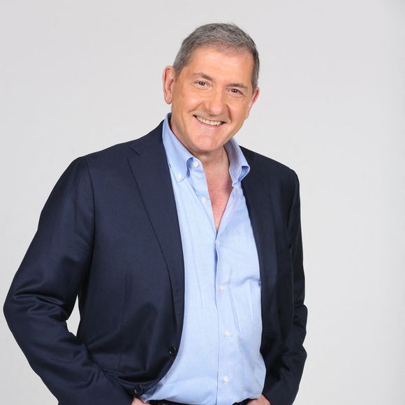 Yves Calvi lors d'une séance photo à Paris, France, le 9 juillet 2021. Photo par Jerome Dominé/ABACAPRESS.COM