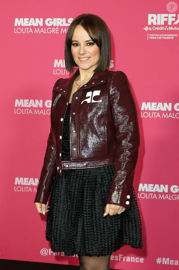 Après avoir mis sa carrière musicale en pause pour se consacrer à sa famille et à son studio de danse en Corse, elle a répondu à l’appel persistant de ses fans. 

Alizée (Alizée Jacotey) - Première du film "Mean Girls" au Grand Rex à Paris le 8 janvier 2024. © Coadic Guirec/Bestimage