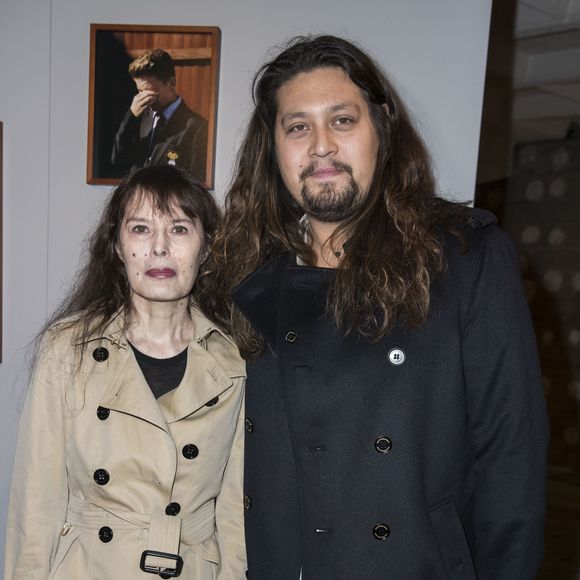 Bambou et son fils Lulu Gainsbourg à l'exposition itinérante Burberry "Here we are" dans les anciens locaux du journal Libération à Paris en marge des collections Haute-Couture printemps-été 2018 le 24 janvier 2018. I.Law devient égérie Burberry dans une campagne monde.
© Olivier Borde / Bestimage