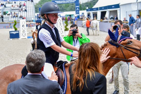 Nicolas Sarkozy, sa femme Carla Bruni et leur fille Giulia Sarkozy après le prix Kids Cup L’Envol dans l'Espace VIP lors de la 10ème édition du "Longines Paris Eiffel Jumping" à la Plaine de Jeux de Bagatelle à Paris, France, le 21 juin 2024. © Perusseau-Veeren/Bestimage