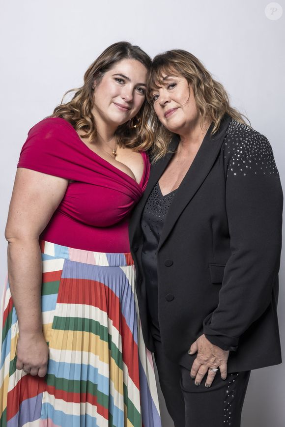 Exclusif - Charlotte Gaccio et sa mère Michèle Bernier - Studio - Enregistrement de l'émission "La chanson secrète", présentée par N.Aliagas et diffusée le 29 décembre sur TF1
© Guillaume Gaffiot-Cyril Moreau / Bestimage