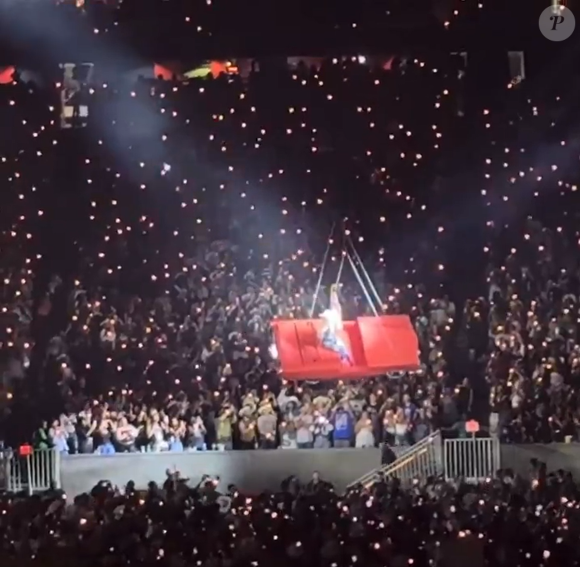 Le samedi 28 juin 2025, elle a dû stopper son concert en voyant le véhicule s'incliner dangereusement d'un côté.

Beyonce durant son concert du samedi 28 juin 2025 à Houston au Texas © X