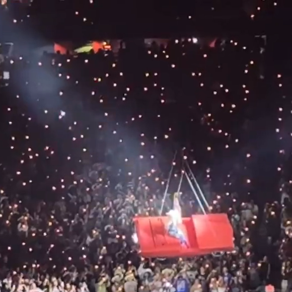 Le samedi 28 juin 2025, elle a dû stopper son concert en voyant le véhicule s'incliner dangereusement d'un côté.

Beyonce durant son concert du samedi 28 juin 2025 à Houston au Texas © X